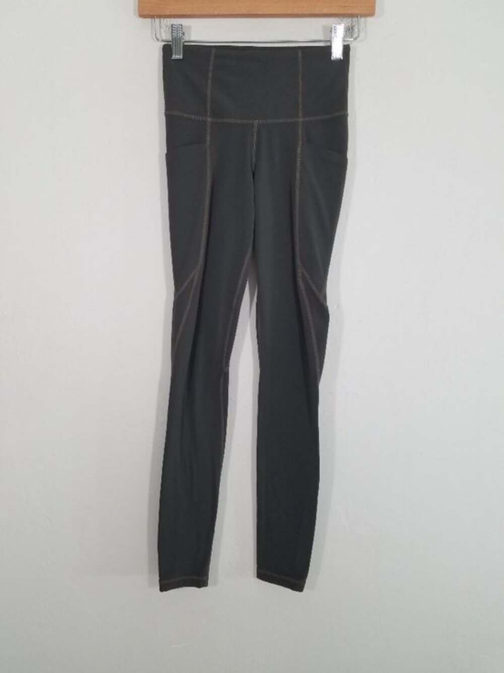 Athleta Legging with Side Pockets Size XXS